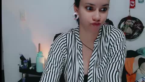 Snapshot of dani_jocelyn chatting on December 2024 08:44:02 PM dani y jocelyn online show from December 2024 08:44:02 PM