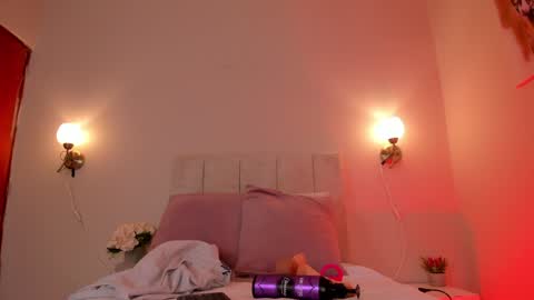 Snapshot of dani_skinny_ chatting on January 2025 05:42:02 PM Hi I am Dani online show from January 2025 05:42:02 PM