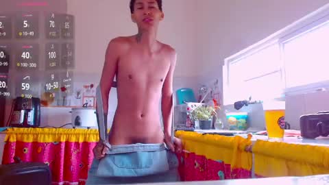 daniel_deluxx online show from May 2026 05:23:02 PM