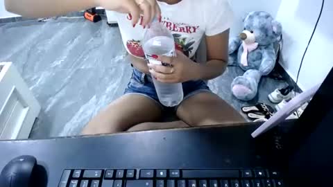 Snapshot of danielaa_foxx chatting on June 2026 08:43:02 PM danielaa_foxx online show from June 2026 08:43:02 PM