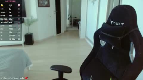 Snapshot of danielle_dunn chatting on October 2025 06:03:02 AM Danny online show from October 2025 06:03:02 AM