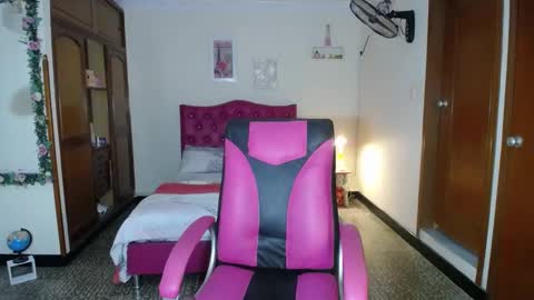 Angie online show from January 2025 09:44:02 PM