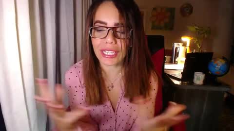 Angie online show from June 2026 07:07:01 PM