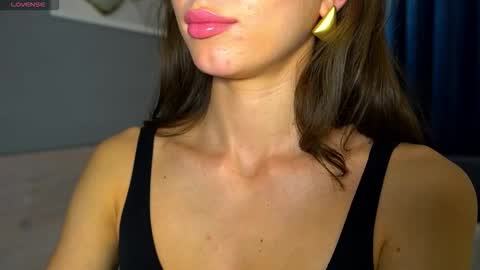 Snapshot of danielle_thomas chatting on December 2025 08:51:01 PM Danielle online show from December 2025 08:51:01 PM