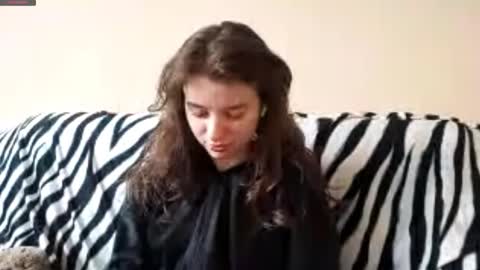 Mia online show from December 2025 09:14:02 AM