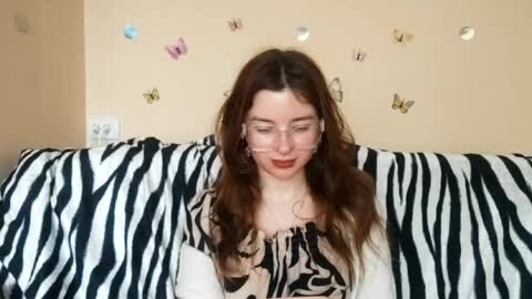 Snapshot of daniellevaulet chatting on April 2026 01:09:02 PM Mia online show from April 2026 01:09:02 PM