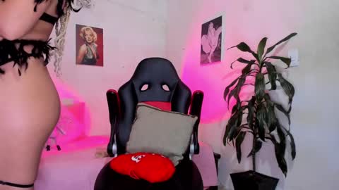 Daniela  online show from October 2025 10:28:02 PM