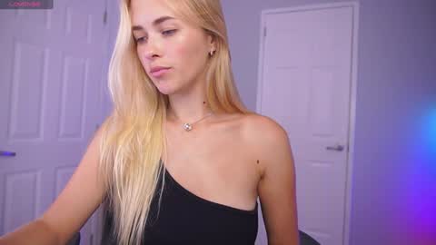 Snapshot of danikadillan chatting on January 2025 01:47:01 AM Hi my name is Anna. Please say hello I like to chat with you. If u have request use Tip option .Thank you online show from January 2025 01:47:01 AM