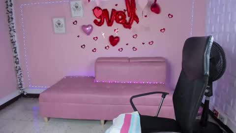 Snapshot of danna_berry chatting on March 2025 03:27:01 PM DannaBerry online show from March 2025 03:27:01 PM