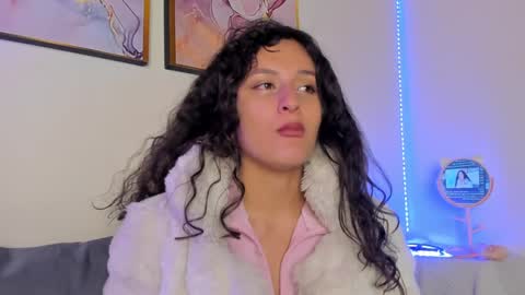 Danna Lovs online show from January 2025 01:49:01 PM