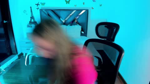 Snapshot of danna_martinezz chatting on December 2024 03:21:01 PM Danna martinezz online show from December 2024 03:21:01 PM