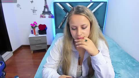 Snapshot of danna_martinezz chatting on September 2025 08:41:02 PM Danna martinezz online show from September 2025 08:41:02 PM