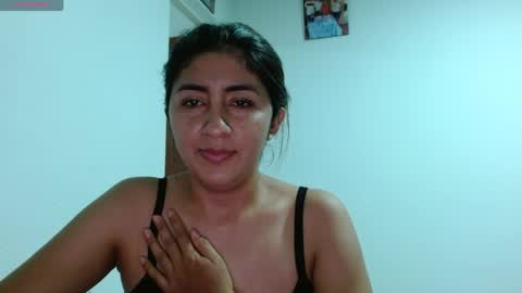 Snapshot of danna_peterson chatting on April 2026 01:30:02 AM Danna online show from April 2026 01:30:02 AM