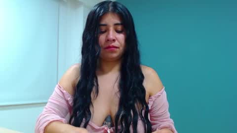 Snapshot of danna_rouses_ chatting on September 2025 01:40:02 AM dannarouses online show from September 2025 01:40:02 AM
