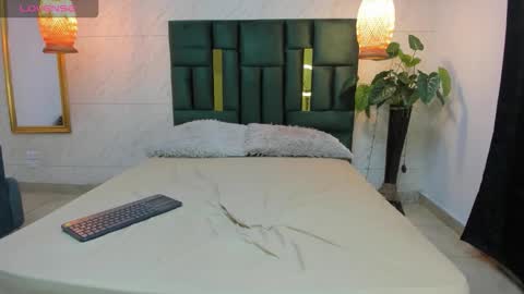 Danna  online show from October 2025 12:35:01 PM