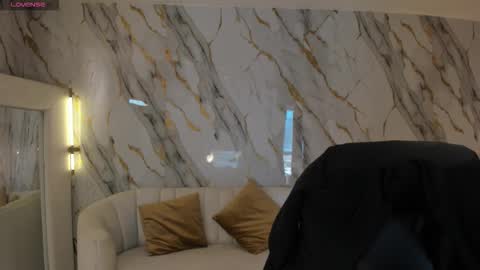 Danna Cruz  online show from January 2026 07:17:01 PM