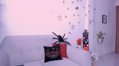 Snapshot of dannahyde chatting on October 2025 04:30:02 PM Insta DannaBlueX online show from October 2025 04:30:02 PM