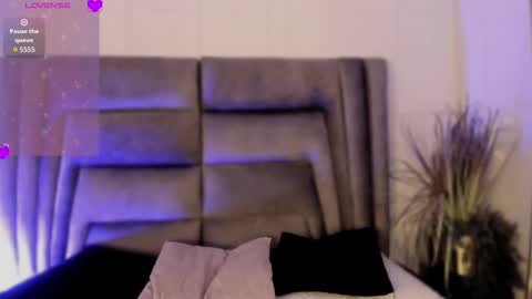 Danna online show from November 2025 07:02:02 PM