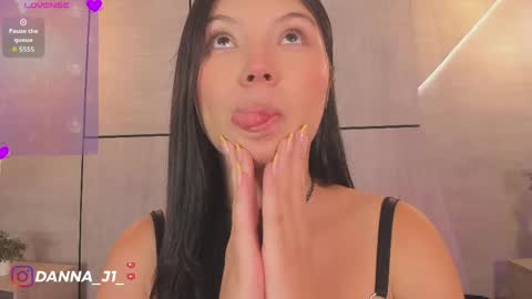 Danna online show from May 2026 07:33:01 PM