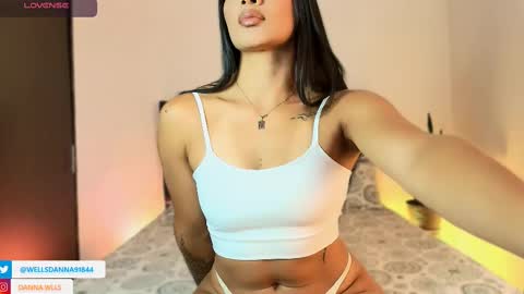 Danna Wells online show from October 2025 06:51:01 PM