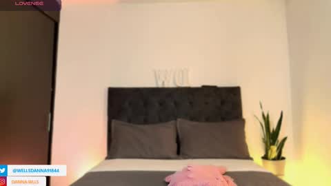 Danna Wells online show from October 2025 10:15:01 AM