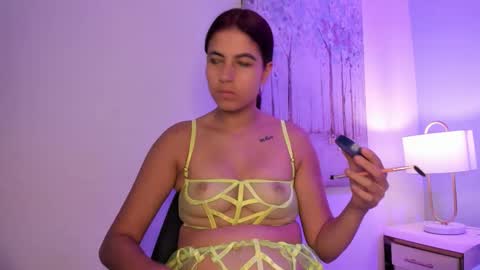 danniakross online show from December 2025 07:00:01 PM