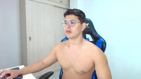 Snapshot of dantraxx chatting on December 2024 04:27:01 PM Dantraxx online show from December 2024 04:27:01 PM