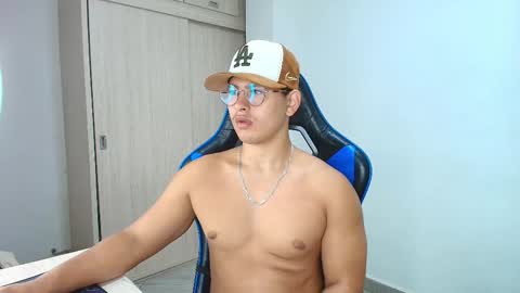 Snapshot of dantraxx chatting on December 2024 05:32:01 PM Dantraxx online show from December 2024 05:32:01 PM