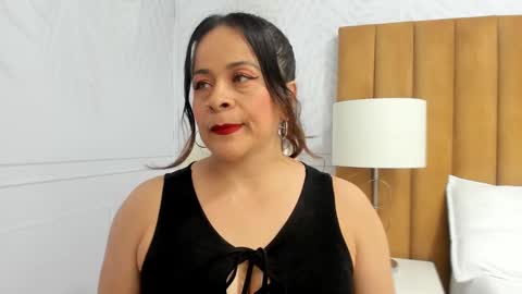 Snapshot of daphne81_ chatting on February 2025 02:18:01 AM Daphne online show from February 2025 02:18:01 AM