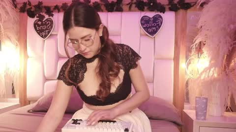 daphne_and_roger online show from April 2026 11:43:01 AM