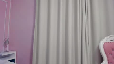 Snapshot of daphne_fox_ chatting on January 2025 05:19:02 AM Daphne  online show from January 2025 05:19:02 AM