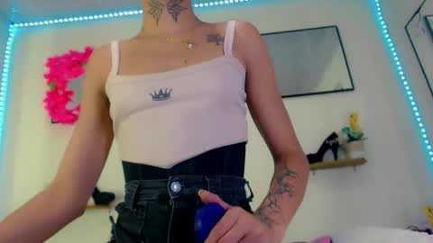 Snapshot of darianna_atehortua chatting on April 2026 10:43:02 PM Dary online show from April 2026 10:43:02 PM
