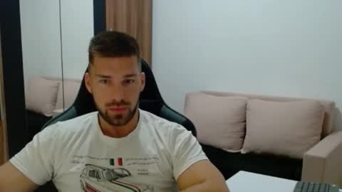 darius_94 online show from November 2025 04:57:02 AM