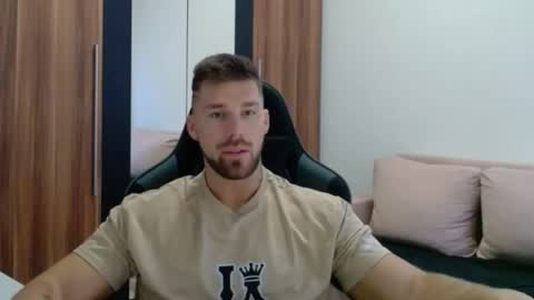 darius_94 online show from February 2026 06:42:01 AM