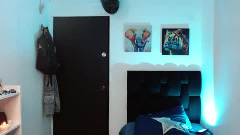 Darius Phoenix  online show from April 2026 06:59:02 PM