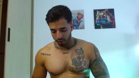 Snapshot of darius_phoenix chatting on July 2026 05:19:02 PM Darius Phoenix online show from July 2026 05:19:02 PM