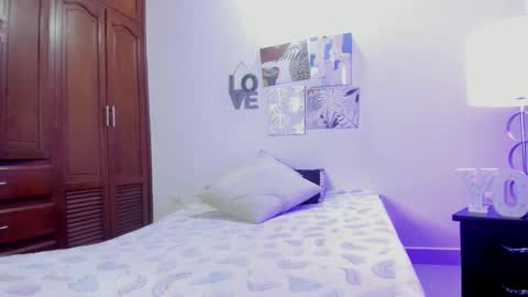 dark_angell77 online show from October 2025 11:24:01 AM