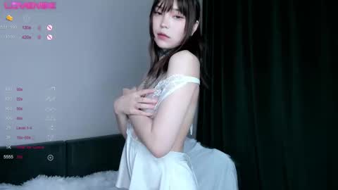 Ester online show from September 2025 01:55:02 PM