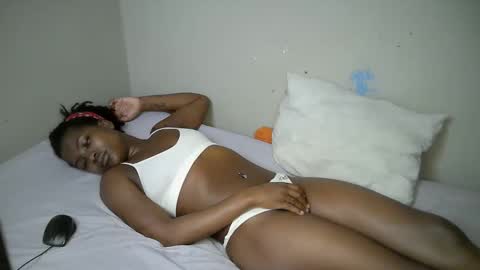 dark_lovly online show from November 2025 10:27:01 AM