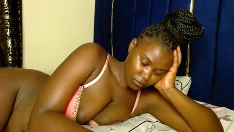 Snapshot of dark_tiffany chatting on October 2025 06:53:02 PM Tiff online show from October 2025 06:53:02 PM