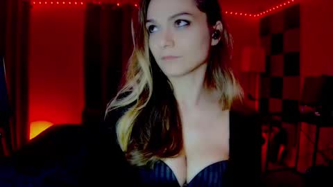 roseredgoddess online show from September 2025 03:05:01 AM