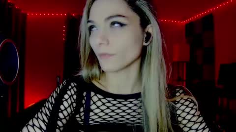 roseredgoddess online show from November 2025 04:34:02 AM