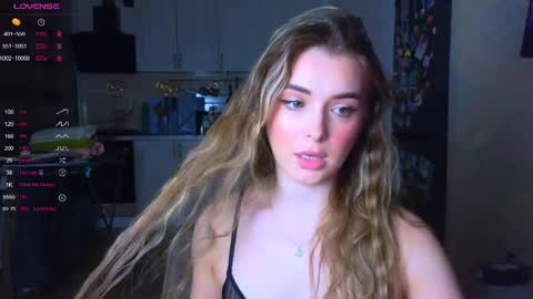 Darlina online show from April 2026 07:44:01 PM