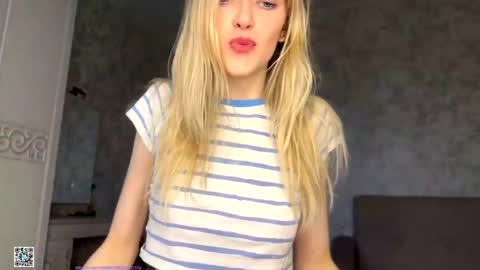 Snapshot of darlingdarinka chatting on October 2025 12:47:01 PM D online show from October 2025 12:47:01 PM