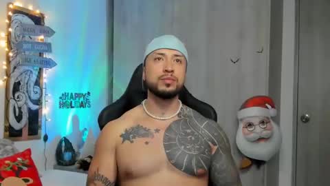 Snapshot of dave_max93 chatting on December 2024 02:17:01 AM DAVE MAX online show from December 2024 02:17:01 AM