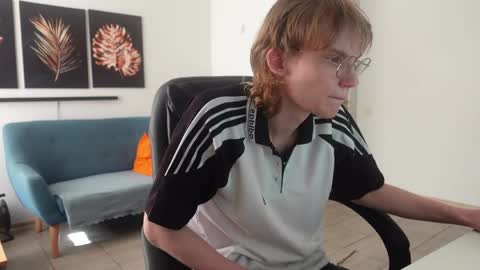 Snapshot of dave_redmond chatting on April 2026 01:51:02 PM DAVE REDMOND online show from April 2026 01:51:02 PM