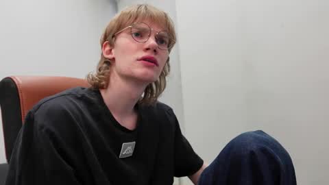 Snapshot of dave_redmond chatting on April 2026 01:23:01 PM DAVE REDMOND online show from April 2026 01:23:01 PM