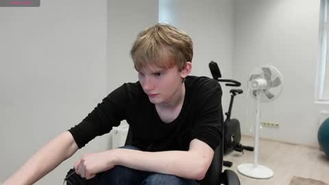 Snapshot of dave_redmond chatting on May 2026 01:19:01 PM DAVE REDMOND online show from May 2026 01:19:01 PM