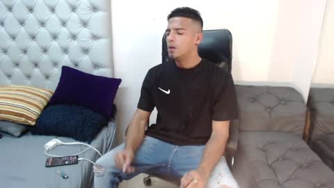 Snapshot of david_bandercock chatting on December 2024 03:00:02 AM david_bandercock online show from December 2024 03:00:02 AM