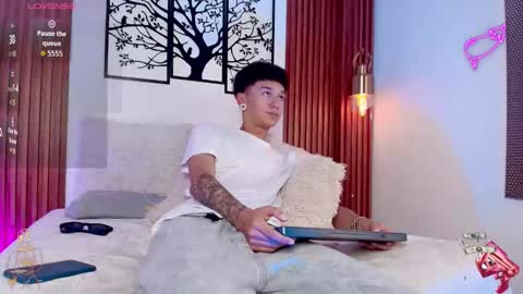 Snapshot of david_banks_ chatting on March 2026 12:33:02 PM David online show from March 2026 12:33:02 PM